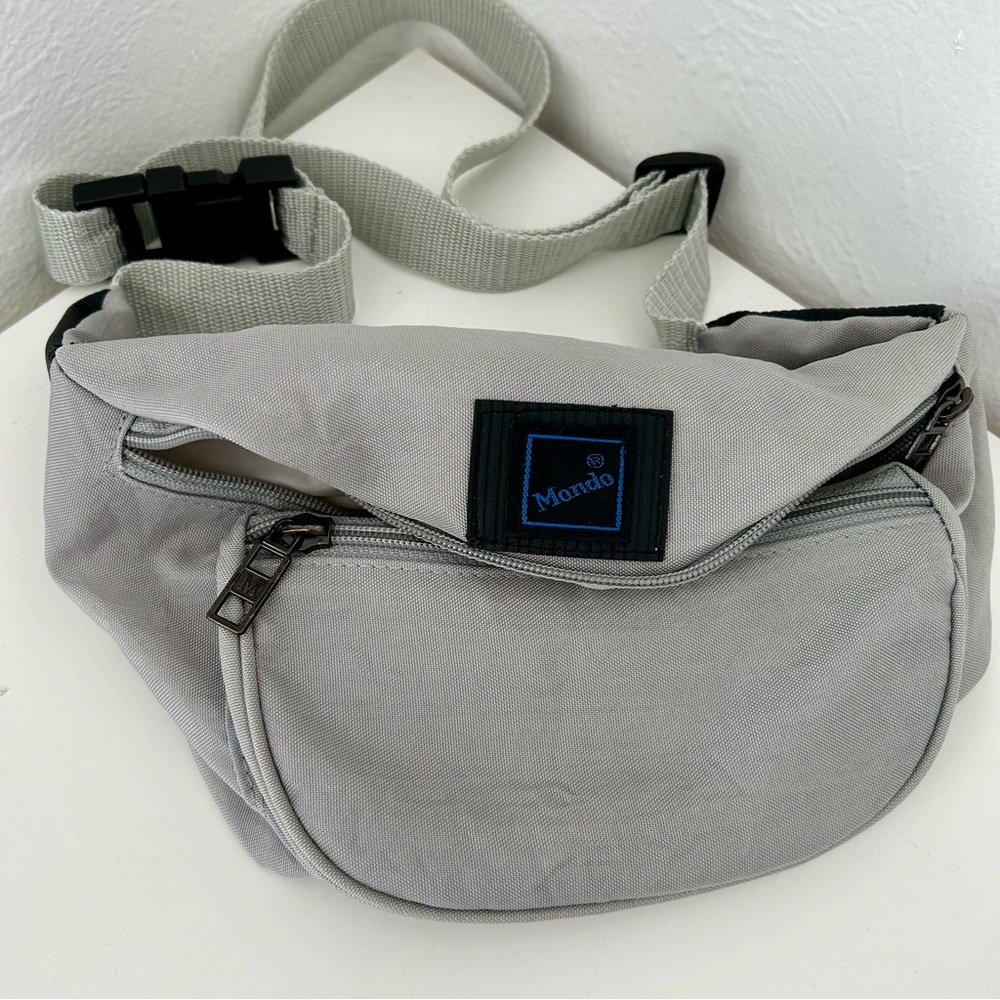 NWOT - Mondo Silver Nylon 3 Zippered Pocket Fanny Pack